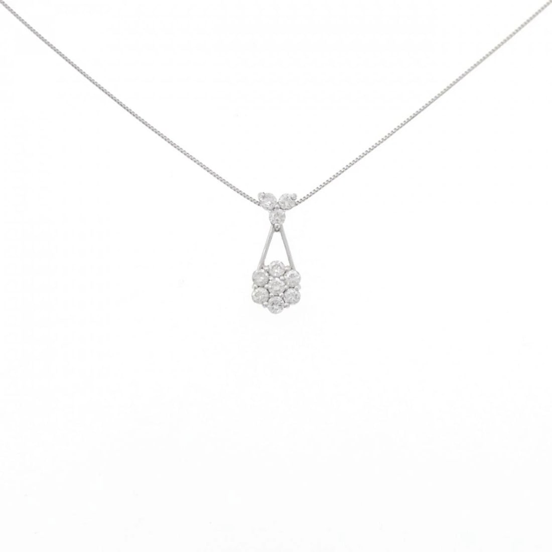 K18WG/PT850 DIAMOND NECKLACE: K18WG/PT850 Diamond Necklace Brand: Unbranded Type/Style: Diamond Necklace Material: 18K White Gold/Platinum 850, Main Stone Natural Color: WG, PT Size: Length: 39-43cm Accessories: None Accessories