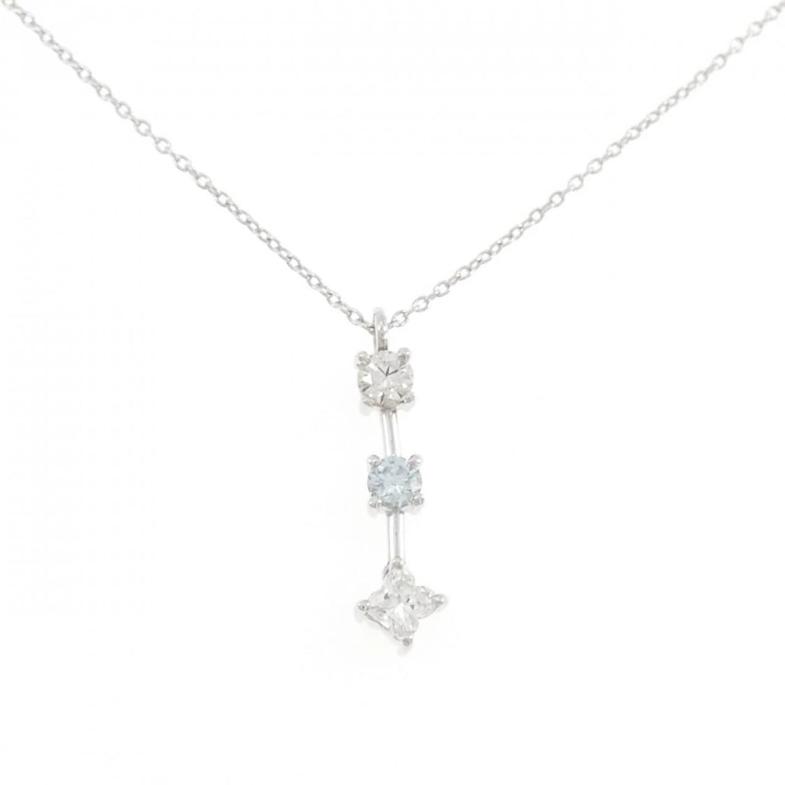 K18WG DIAMOND NECKLACE: K18WG Diamond Necklace Brand: Unbranded Type/Style: Diamond Necklace Material: K18 white gold, Main Stone Natural Color: WG Size: Length: 45cm Accessories: None Accessories Notice: When purchasing