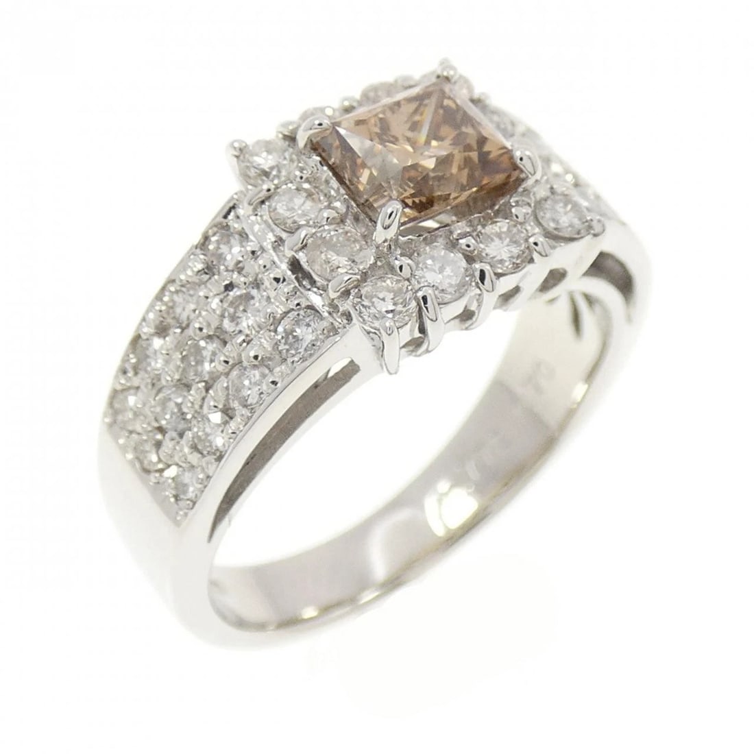 PT900 DIAMOND RING: PT900 Diamond Ring Brand: Unbranded Type/Style: Diamond Ring Material: Platinum900, Main Stone Natural Color: PT Size: US6 1/4 Accessories: None Accessories Notice: When purchasing pre-owned goods,