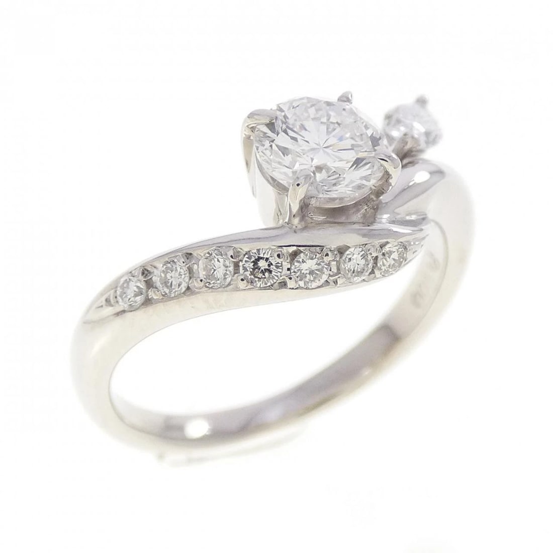 PT900 DIAMOND RING: PT900 Diamond Ring Brand: Unbranded Type/Style: Ring Material: Platinum900, Main Stone Natural Color: PT Size: US5 3/4 Accessories: None Accessories Notice: When purchasing pre-owned goods, please