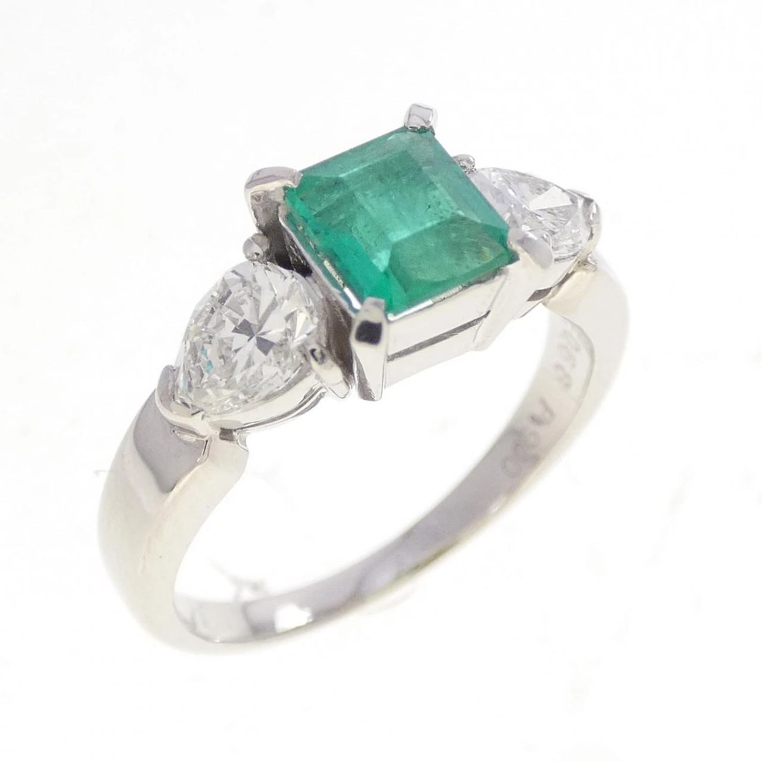 PT900 EMERALD RING: PT900 Emerald Ring Brand: Unbranded Type/Style: Emerald Ring Material: Platinum900, Main Stone Emerald, Natural Color: PT Size: US5 1/4 Accessories: None Accessories Notice: When purchasin