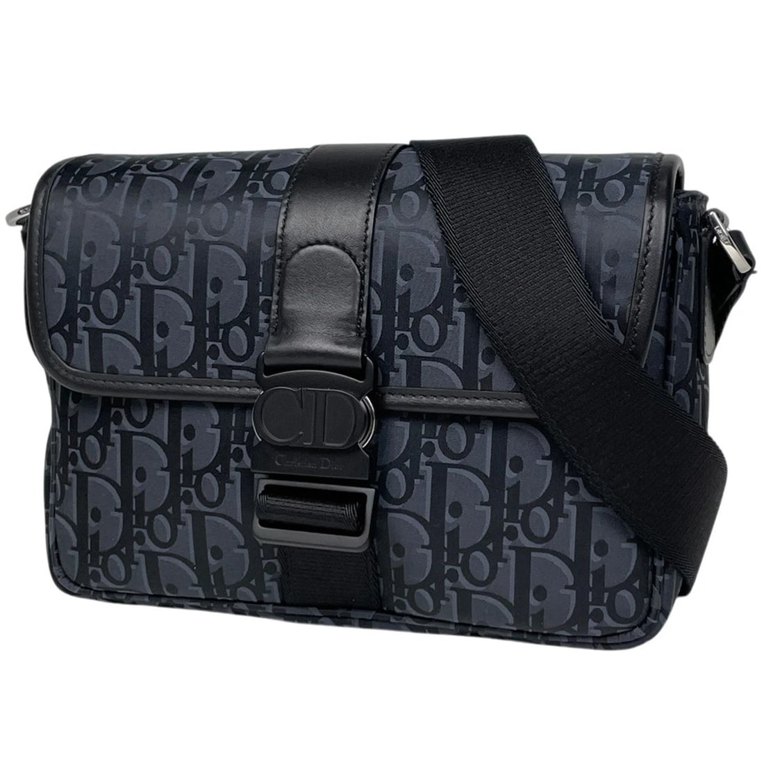 CHRISTIAN DIOR DIOR TREK MESSENGER BAG OBLIQUE SHOULDER BAG: Christian Dior Dior Trek Messenger Bag Oblique Shoulder Bag Brand: Christian Dior Type/Style: Shoulder Bag Material: Nylon Color: Black Size: Width 23cm(9.1inch) Height 17cm(6.7inch) Depth 5cm(2inch)