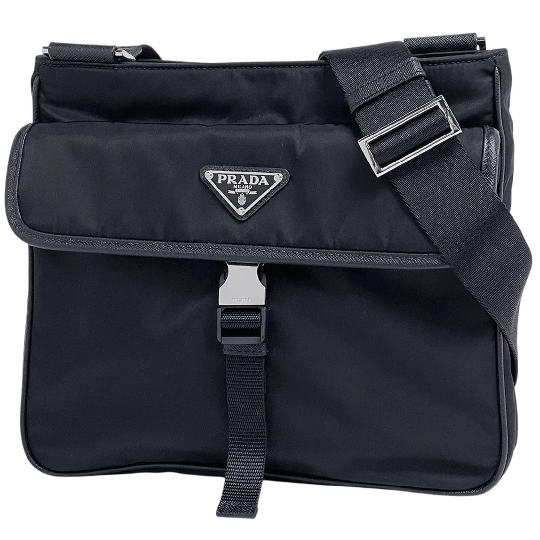 PRADA RE-NYLON SHOULDER BAG WITH LOGO SHOULDER BAG: PRADA Re-Nylon Shoulder Bag with logo Shoulder Bag Brand: PRADA Type/Style: Shoulder Bag Material: Test nylon ?Safiano leather Color: Nero (Black) Size: Width 26.5cm(10.4inch) Height 24cm(9.4inch) Dep