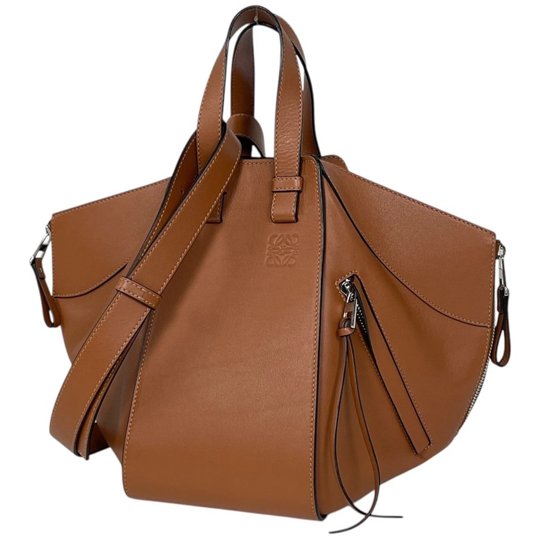 LOEWE HAMMOCK BAG SMALL HAND BAG 2WAY ANAG LAMB LEATHER: Loewe Hammock bag small Hand Bag 2WAY Anag Lamb leather Brand: LOEWE Type/Style: Hand Bag Material: leather Color: Brown Size: Width 14cm(5.5inch) Height 24cm(9.4inch) Depth 26cm(10.2inch)
