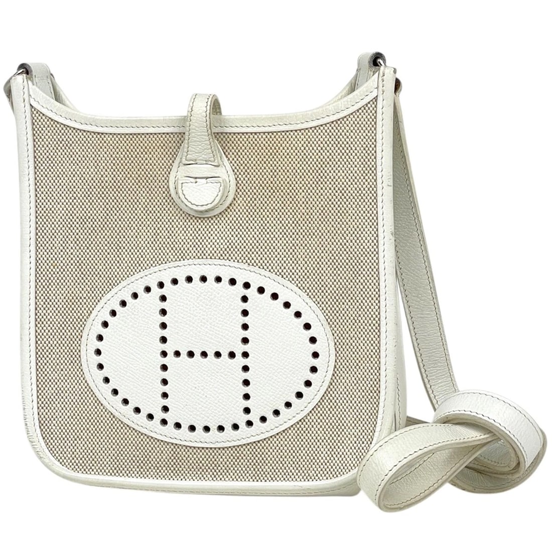 HERMES EVELYN TPM SHOULDER BAG.: Hermes Evelyn TPM Shoulder Bag. Brand: HERMES Type/Style: Shoulder Bag Material: Tower ash ?leather Color: Natural White Size: Width 17.5cm(6.9inch) Height 17cm(Median:6.7inch) Depth 5.5cm(2.2inch)
