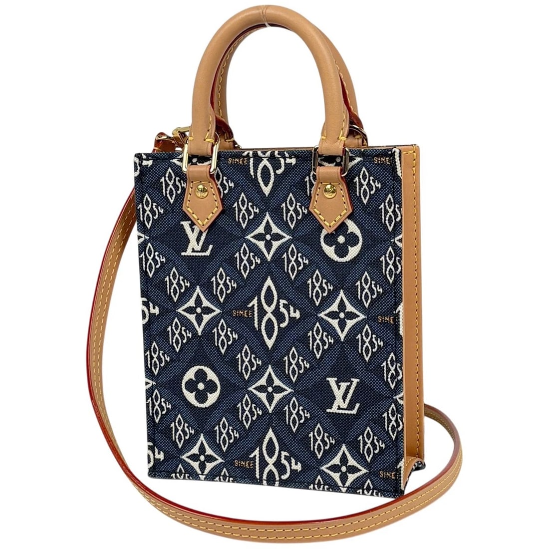 LOUIS VUITTON PETIT SAC PLAT 2-WAY MONOGRAM JACQUARD: Louis Vuitton Petit Sac Plat 2-Way Monogram Jacquard Brand: Louis Vuitton Type/Style: Hand Bag Material: Monogram Color: Navy blue Size: Width 14cm(5.5inch) Height 17.5cm(6.9inch) Depth 5cm(2inch)