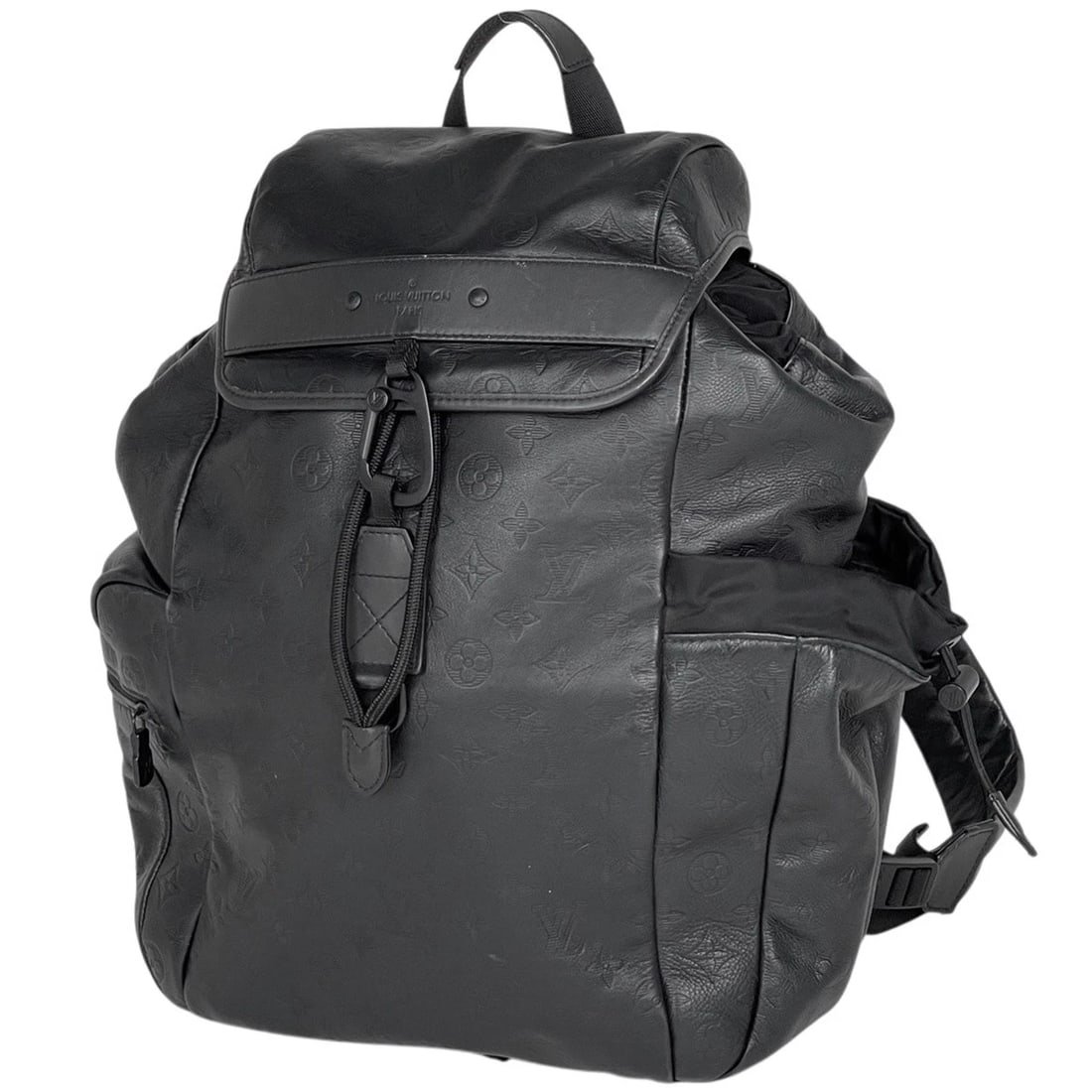 LOUIS VUITTON DISCOVERY BACKPACK MONOGRAM SHADOW BACKPACK: Louis Vuitton Discovery backpack Monogram shadow Backpack Brand: Louis Vuitton Type/Style: Backpack Material: Monogram Color: Noir (Black) Size: Width 24cm(9.4inch) Height 41cm(16.1inch) Depth 15cm(5.