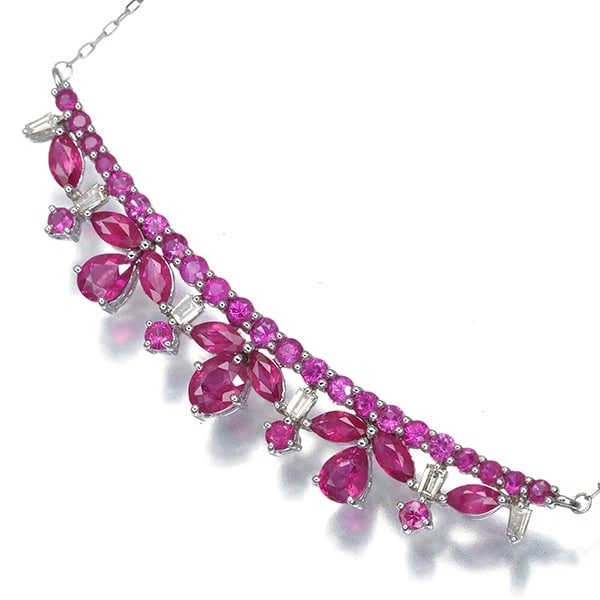 RUBY DIAMOND FLOWER TAPERED-CUT NECKLACE 18K WG: Ruby Diamond Flower Tapered-cut Necklace 18K WG Brand: None Type/Style: Necklace Material: 18K WG, Main Stone Natural Color: White Gold Size: Necklace length: 50cm AdjUS table to short length with an 