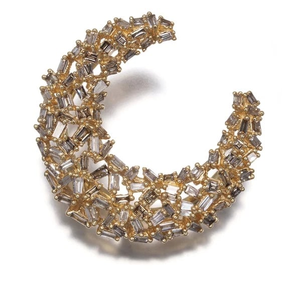 DIAMOND TAPERED-CUT BAGUETTE-CUT MOON PENDANT 18K YG: Diamond Tapered-cut Baguette-cut Moon Pendant 18K YG Brand: None Type/Style: Pendant Material: 18K YG, Main Stone Natural Color: Yellow Gold Size: Design size: 19.3 x 20.5mm Bail inner diameter: 5.0 x