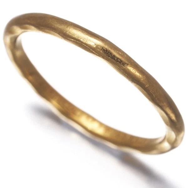 TIFFANY&CO. HAMMERED RING 18K 750 YELLOW GOLD: Tiffany&Co. Hammered Ring 18K 750 Yellow Gold Brand: Tiffany & Co. Type/Style: Ring Material: 18K 750 Yellow Gold, Color: Yellow Gold Size: US 4.5 Accessories: None Accessories Notice: Whe