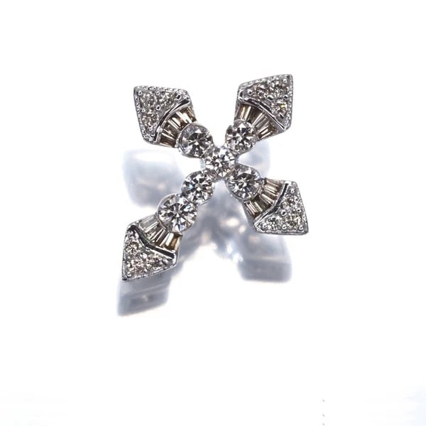 DIAMOND CROSS TAPERED-CUT PENDANT 18K 750 WHITE GOLD: Diamond Cross Tapered-cut Pendant 18K 750 White Gold Brand: Unbranded Type/Style: Pendant Material: 18K 750 White Gold, Main Stone Natural Color: White Gold Size: Design size: 17.8 x 15.2mmBail inner 