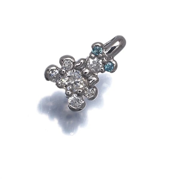 BLUE&CLEAR DIAMOND BEAR PENDANT 900 PLATINUM: Blue&Clear Diamond Bear Pendant 900 Platinum Brand: Unbranded Type/Style: Pendant Material: 900 Platinum, Main Stone Natural Color: Platinum Size: Design size: 11.2 x 7.1mm Bail inner diameter: 1.8 x 
