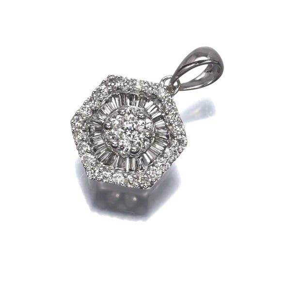 DIAMOND FLOWER TAPERED-CUT PENDANT 18K 750 WHITE GOLD: Diamond Flower Tapered-cut Pendant 18K 750 White Gold Brand: Unbranded Type/Style: Pendant Material: 18K 750 White Gold, Main Stone Natural Color: White Gold Size: Design size: 10.0 x 9.0mmTotal