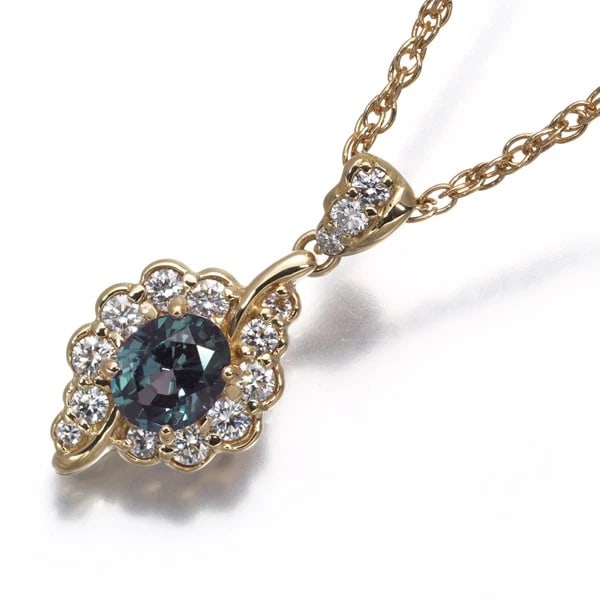 CRESCENT VERT LAB-CREATED ALEXANDRITE DIAMOND NECKLACE 18K YG: CRESCENT VERT Lab-created Alexandrite Diamond Necklace 18K YG Brand: CRESCENT VERT Type/Style: Necklace Material: 18K YG, Color: Yellow Gold Size: Necklace length: 36 / 40cmPendant size: 21.0 x 9.8mm 