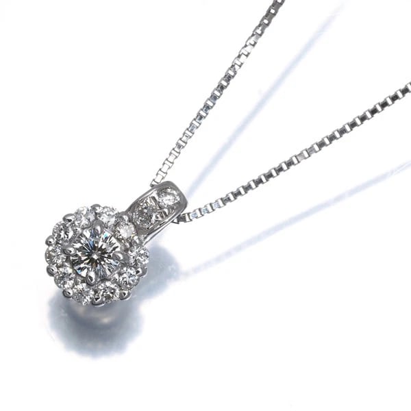 DIAMOND FLOWER PAVED CIRCLE NECKLACE 18K 750 WHITE GOLD: Diamond Flower Paved Circle Necklace 18K 750 White Gold Brand: Unbranded Type/Style: Necklace Material: 18K 750 White Gold, Main Stone Natural Color: White Gold Size: Necklace length: 43cmAdjUS table 
