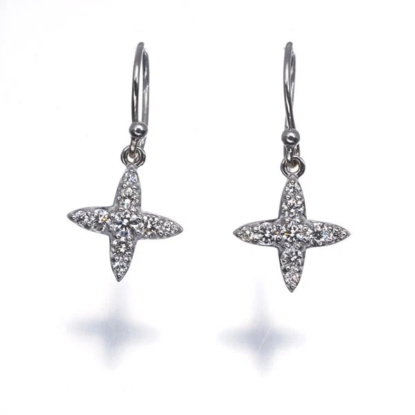 ETE DIAMOND EARRINGS 18K 750 WHITE GOLD: ete Diamond Earrings 18K 750 White Gold Brand: ete Type/Style: Earring Material: 18K 750 White Gold, Main Stone Natural Color: White Gold Size: Design size: 9.0 x 9.0mmEarring total length: 19.0mm