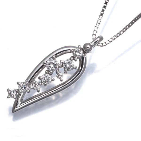 DIAMOND SWING NECKLACE 18K 750 WHITE GOLD: Diamond Swing Necklace 18K 750 White Gold Brand: Outlet Type/Style: Material: 18K 750 White Gold, Main Stone Natural Color: White Gold Size: Necklace length: 37 / 39cmPendant size: 24.5 x 7.9mm Ac