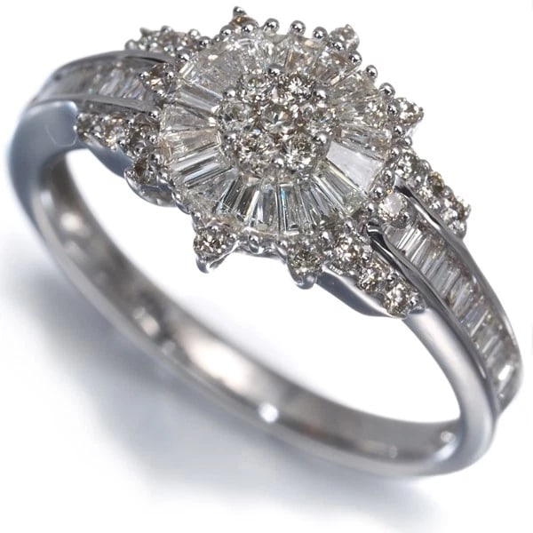 LIGHT BROWN DIAMOND TAPERED-CUT CLASSIC RING 18K 750 WHITE GOLD: Light Brown Diamond Tapered-cut Classic Ring 18K 750 White Gold Brand: Unbranded Type/Style: Ring Material: 18K 750 White Gold, Main Stone Natural Color: White Gold Size: US 7 Accessories: None