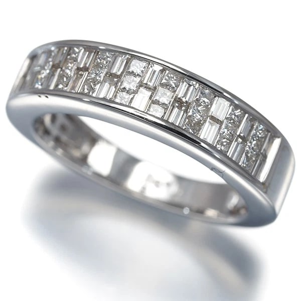 DIAMOND PRINCESS-CUT RING 18K 750 WHITE GOLD: Diamond Princess-cut Ring 18K 750 White Gold Brand: Unbranded Type/Style: Ring Material: 18K 750 White Gold, Main Stone Natural Color: White Gold Size: US 7 Accessories: None Accessories N