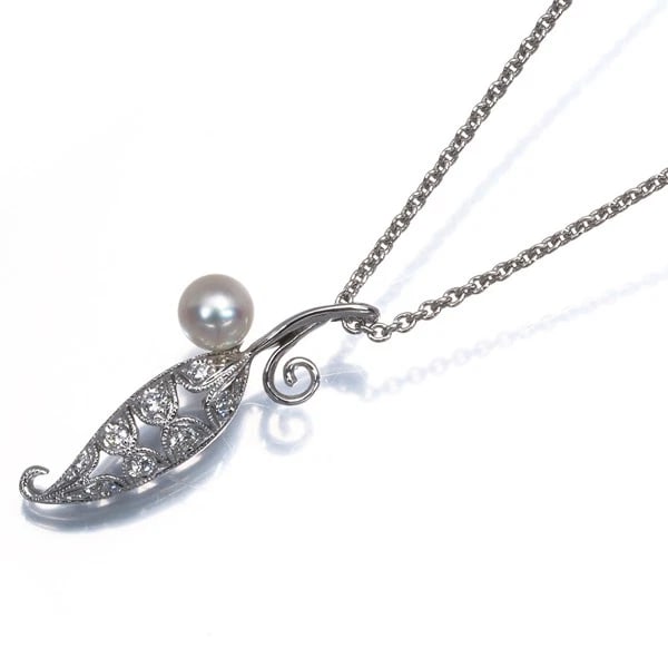 MIKIMOTO AKOYA PEARL DIAMOND LEAF NECKLACE 18K 750 WHITE GOLD: Mikimoto Akoya Pearl Diamond Leaf Necklace 18K 750 White Gold Brand: MIKIMOTO Type/Style: Necklace Material: 18K 750 White Gold, Color: White Gold Size: Necklace length: 39cm Pendant size: 23.6 x 9.8m