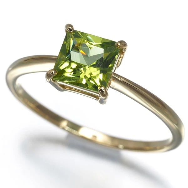 BIZOUX PERIDOT SERUM SOLITAIRE RING 18K 750 YELLOW GOLD: BIZOUx Peridot Serum Solitaire Ring 18K 750 Yellow Gold Brand: BIZOUx Type/Style: Ring Material: 18K 750 Yellow Gold, Main Stone Natural Color: Yellow Gold Size: US 8-8.25 Accessories: None
