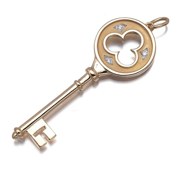 TIFFANY&CO. DIAMOND TIFFANY KEYS - CLOVER KEY CHARM PENDANT 18K RG/WG: Tiffany&Co. Diamond Tiffany Keys - Clover Key Charm Pendant 18K RG/WG Brand: Tiffany & Co. Type/Style: Pendant Material: 18K RG/WG, Main Stone Natural Color: RG/WG Size: Design size: 51.5 x