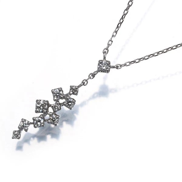 VENDOME DIAMOND NECKLACE 950 850 PLATINUM: VENDOME Diamond Necklace 950 850 Platinum Brand: VENDOME Type/Style: Necklace Material: 950 850 Platinum, Main Stone Natural Color: Platinum Size: Necklace length: 40 / 43cmPendant size: 20.5 x 5.5mm