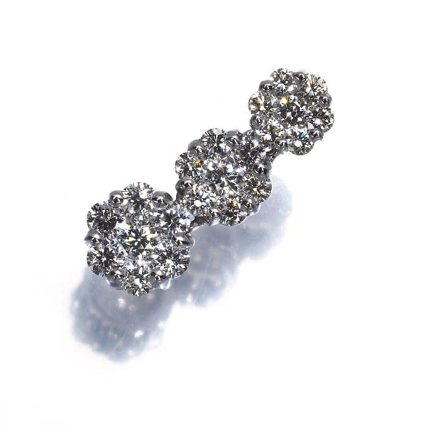 DIAMOND FLOWER PAVED PENDANT 900 PLATINUM: Diamond Flower Paved Pendant 900 Platinum Brand: Unbranded Type/Style: Pendant Material: 900 Platinum, Main Stone Natural Color: Platinum Size: Design size: 18.1 x 6.5mmBail inner diameter: 3.2 x 1.1m