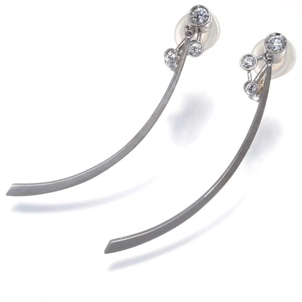 KODERA TOMOKO DIAMOND SNOWING NIGHT EARRINGS 18K WG/14K WG: KODERA TOMOKO Diamond Snowing Night Earrings 18K WG/14K WG Brand: KODERA TOMOKO Type/Style: Earring Material: 18K WG/14K WG, Main Stone Natural Color: White Gold Size: Design size: 56.8 x 6.5mm Ac