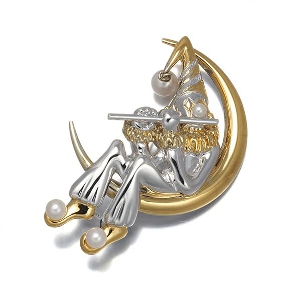 MIKIMOTO AKOYA PEARL BROOCH SILVER: Mikimoto Akoya Pearl Brooch Silver Brand: MIKIMOTO Type/Style: Brooch Material: 18K YG/WG/RG, Color: YG WG RG Size: Design size: 51.6 x 37.9mm Accessories: None Accessories Notice: When pu