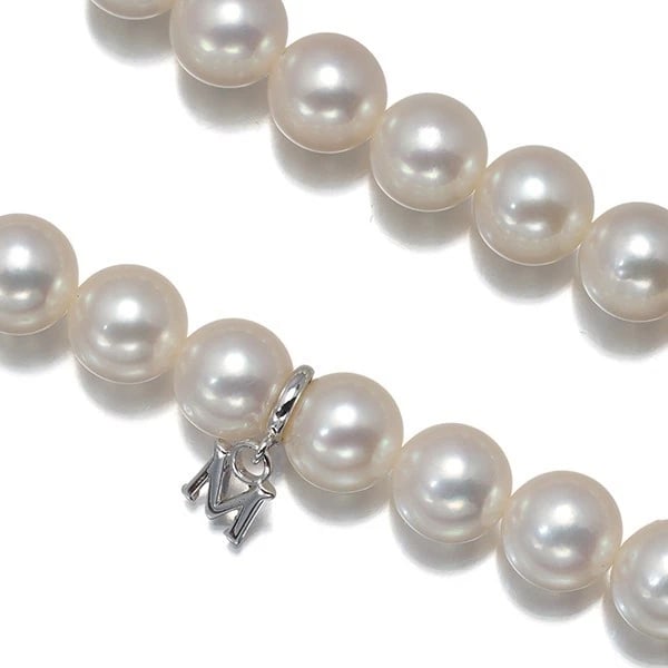 MIKIMOTO AKOYA PEARL NECKLACE SILVER: Mikimoto Akoya Pearl Necklace Silver Brand: MIKIMOTO Type/Style: Necklace Material: Silver, Color: Silver Size: Necklace length: 44cm Accessories: None Accessories Notice: When purchasing