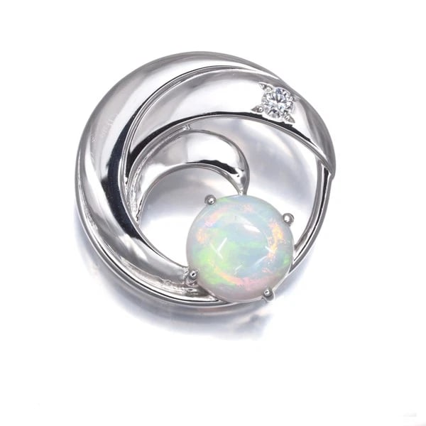 MIKIMOTO PENDANT OPAL 18K 750 WHITE GOLD: Mikimoto Pendant Opal 18K 750 White Gold Brand: MIKIMOTO Type/Style: Pendant Material: 18K/ 750 White Gold, Main Stone Natural Color: White Gold Size: Design Size: Diameter Approximately 14.3mm Bail