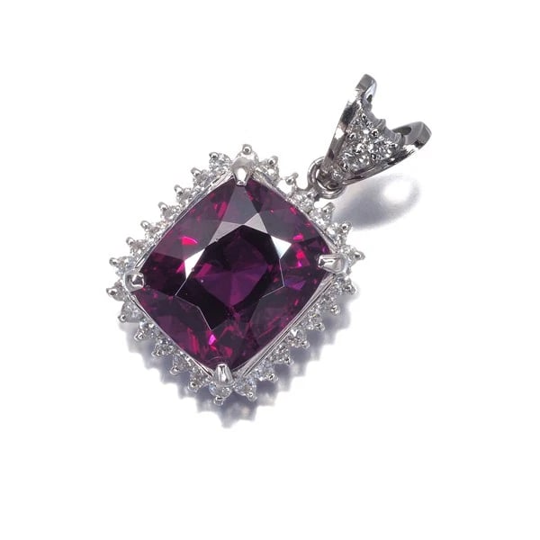 RHODOLITE GARNET PENDANT 900 PLATINUM: Rhodolite Garnet Pendant 900 Platinum Brand: Unbranded Type/Style: Pendant Material: 900 / Platinum, Main Stone Natural Color: Silver Size: Design size: 19.1 x 10.9mm Bail inner diameter: 4.2 x 2.0mm 