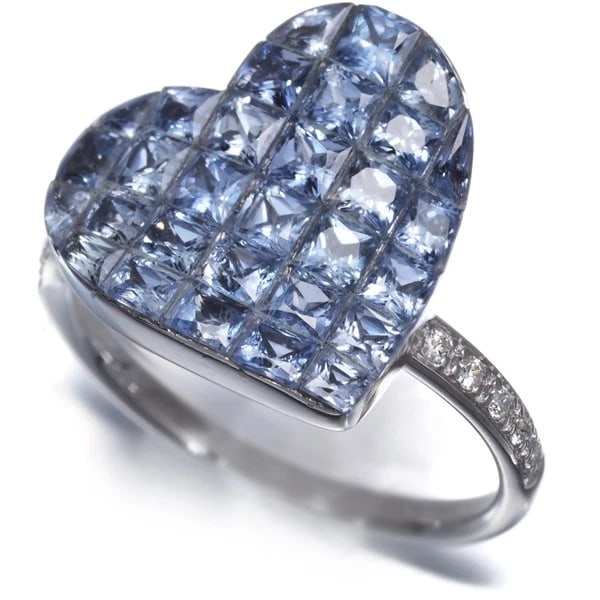 SAPPHIRE HEART RING 18K 750 WHITE GOLD: Sapphire Heart Ring 18K 750 White Gold Brand: Unbranded Type/Style: Ring Material: 18K / 750 / White Gold, Main Stone Natural Color: White Gold Size: US4.75 Accessories: None Accessories Notice: When