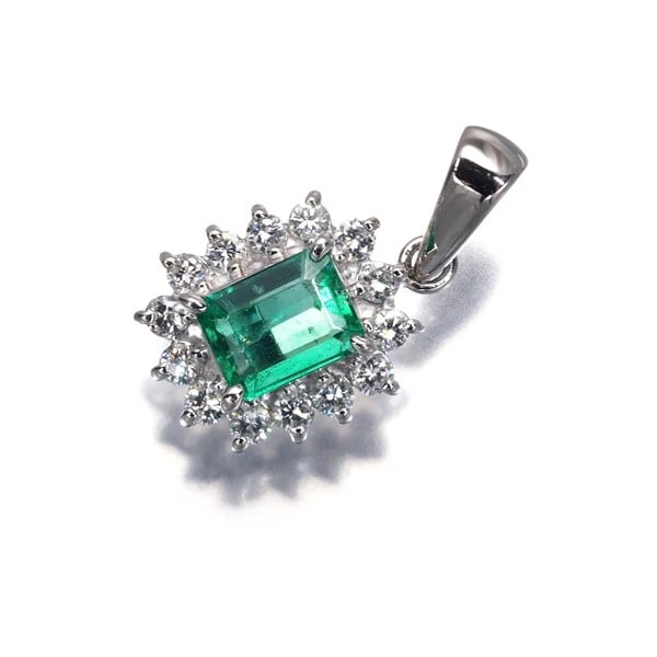 TASAKI PENDANT EMERALD 900 PLATINUM: TASAKI Pendant Emerald 900 Platinum Brand: TASAKI Type/Style: Pendant Material: 900 / Platinum, Main Stone Natural Color: Silver Size: Design size: 11.0 x 9.5mm Total length of the pendant including t