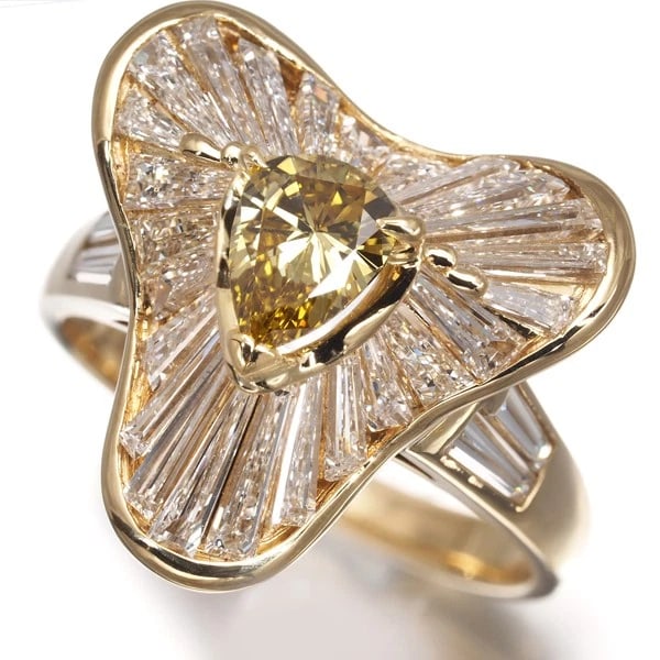 GRAYISH YELLOW DIAMOND RING 18K 750 YELLOW GOLD: Grayish Yellow Diamond Ring 18K 750 Yellow Gold Brand: Unbranded Type/Style: Ring Material: 18K 750 Yellow Gold, Main Stone Natural Color: Yellow Gold Size: US6-6.25 Accessories: None Accessories