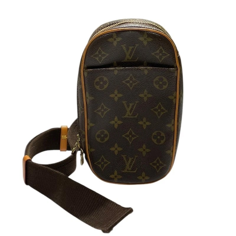 LOUIS VUITTON POCHETTE GANGE BODY BAG: LOUIS VUITTON Pochette Gange body bag Brand: LOUIS VUITTON Type/Style: body bag Material: Monogram campus Color: Brown Size: W5.1 x H8.7x D1.6inch Accessories: None Accessories Notice: Whe