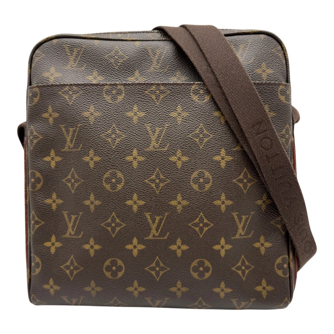 LOUIS VUITTON TROTOR BOBOUR SHOULDER BAG: LOUIS VUITTON Trotor Bobour Shoulder Bag Brand: LOUIS VUITTON Type/Style: Shoulder Bag Material: monogram/leather Color: Brown Size: W9.6 x H10.4x D1.6inch Shoulder:29.1inch Accessories: None
