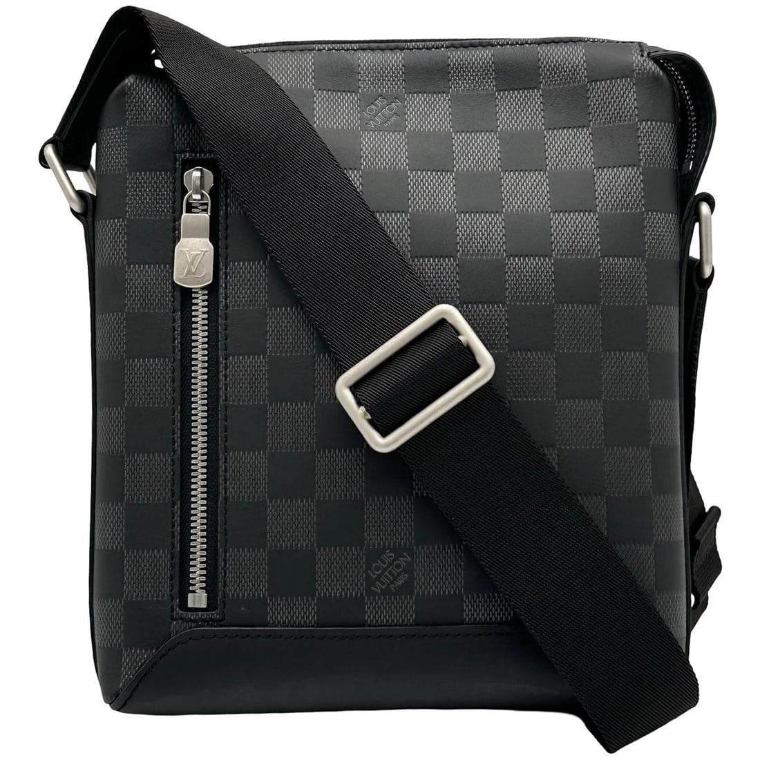 LOUIS VUITTON DISCOVERY MESSENGER BB SHOULDER BAG: LOUIS VUITTON Discovery Messenger BB Shoulder Bag Brand: LOUIS VUITTON Type/Style: Shoulder Bag Material: Damier Anfini Color: onyx Size: W8.3 x H9.8x D2.4inch Shoulder:34.6inch Accessories: None