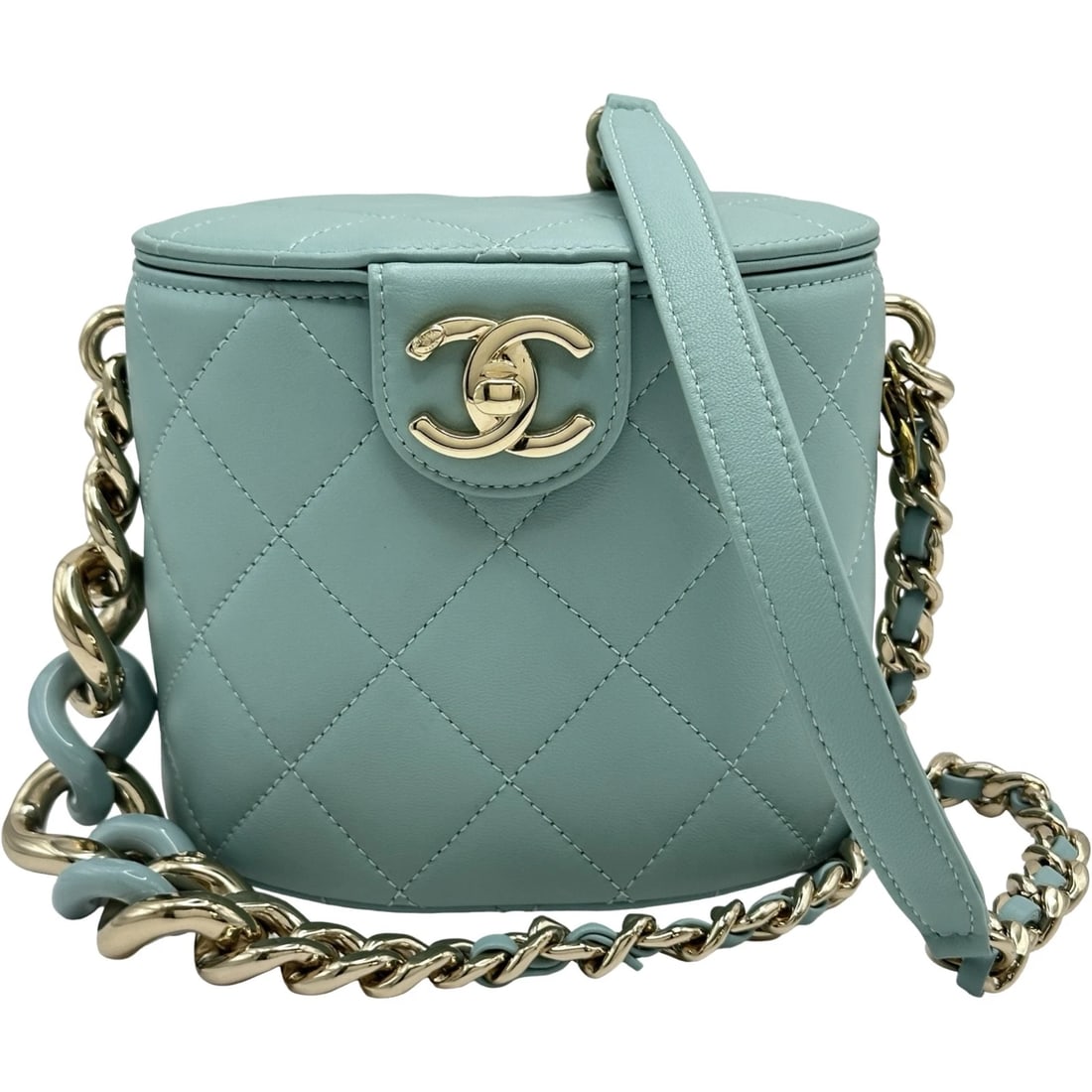 CHANEL VANITY CHAIN SHOULDER BAG: CHANEL Vanity Chain Shoulder Bag Brand: CHANEL Type/Style: Shoulder Bag Material: lambskin Color: Green Gold Hardware Size: W5.9 x H5.3x D4.3inch Shoulder:47.2inch Accessories: None Accessories