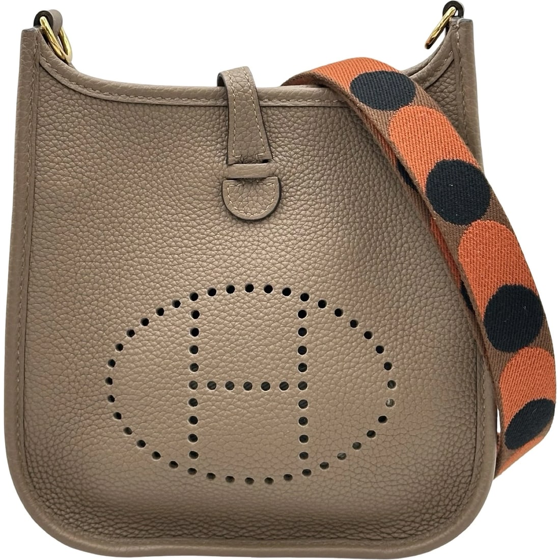 HERMES EVELYN TPM SHOULDER BAG: HERMES Evelyn TPM Shoulder Bag Brand: HERMES Type/Style: Shoulder Bag Material: Taurillon Clemence Color: Beige de Weimar Gold Hardware Size: W7.1 x H7.1x D1.6inch Shoulder:44.5inch Accessories: N