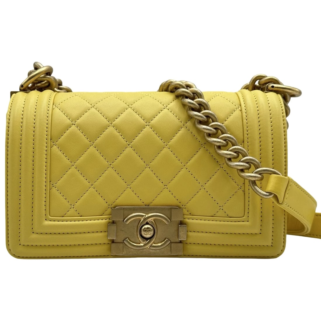 CHANEL BOY CHANEL SHOULDER BAG: CHANEL Boy Chanel Shoulder Bag Brand: CHANEL Type/Style: Shoulder Bag Material: lambskin Color: Yellow Gold Hardware Size: W7.9 x H4.7x D2.6inch Shoulder:23.6inch Accessories: None Accessories