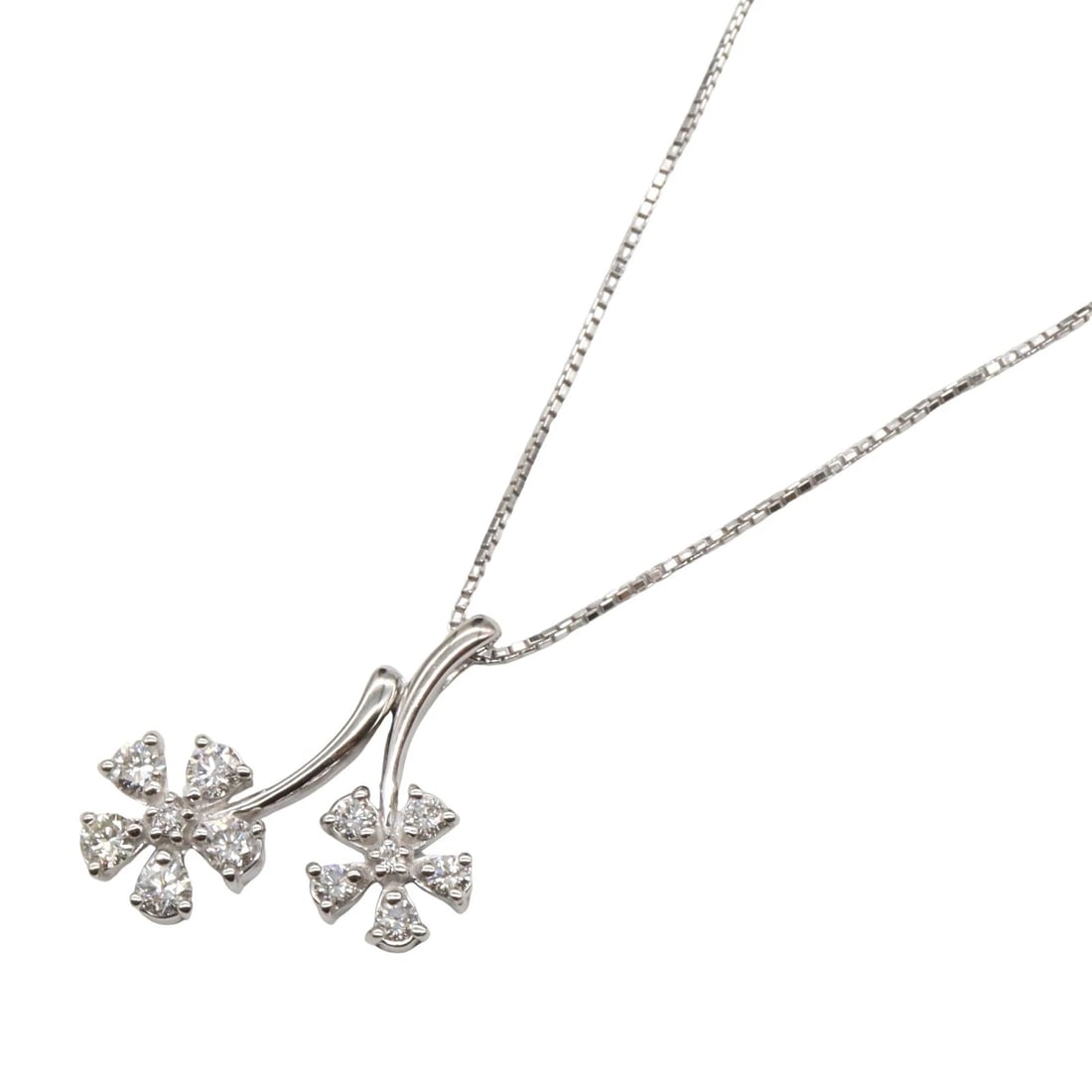 JEWELRY DIAMOND NECKLACE PENDANT: JEWELRY Diamond Necklace Pendant Brand: JEWELRY Type/Style: Necklace Material: K18WG?White Gold?, Color: Silver Size: Size Neck rotation?45.5cm(17.9") Motif W?17mm x H?21mm(0.7" x 0.8") Accessories: