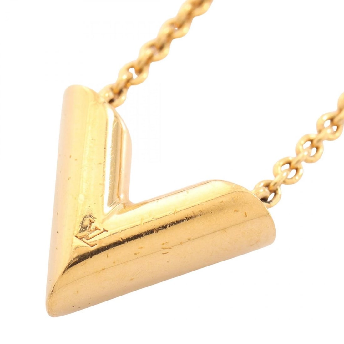 LOUIS VUITTON ESSENTIAL V NECKLACE PENDANT: LOUIS VUITTON Essential V Necklace Pendant Brand: LOUIS VUITTON Type/Style: Necklace Material: Gold Plated, Color: Gold Size: Size Neck rotation?44~48.5cm(17.3") Motif W?16mm x H?13mm(0.6" x 0.5")
