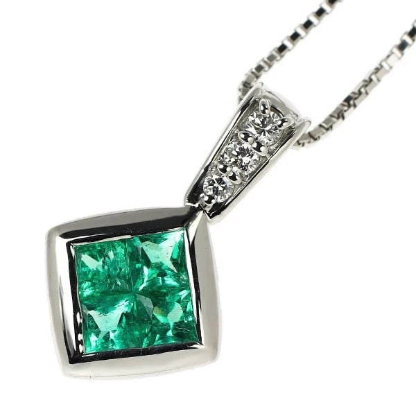 PT900/ PT850 EMERALD DIAMOND PENDANT NECKLACE: Pt900/ Pt850 Emerald Diamond Pendant Necklace Brand: None Type/Style: pendant necklace Material: Pt900, Main Stone Emberald Color: None Size: Chain Length 45cm Accessories: None Accessories Notice:
