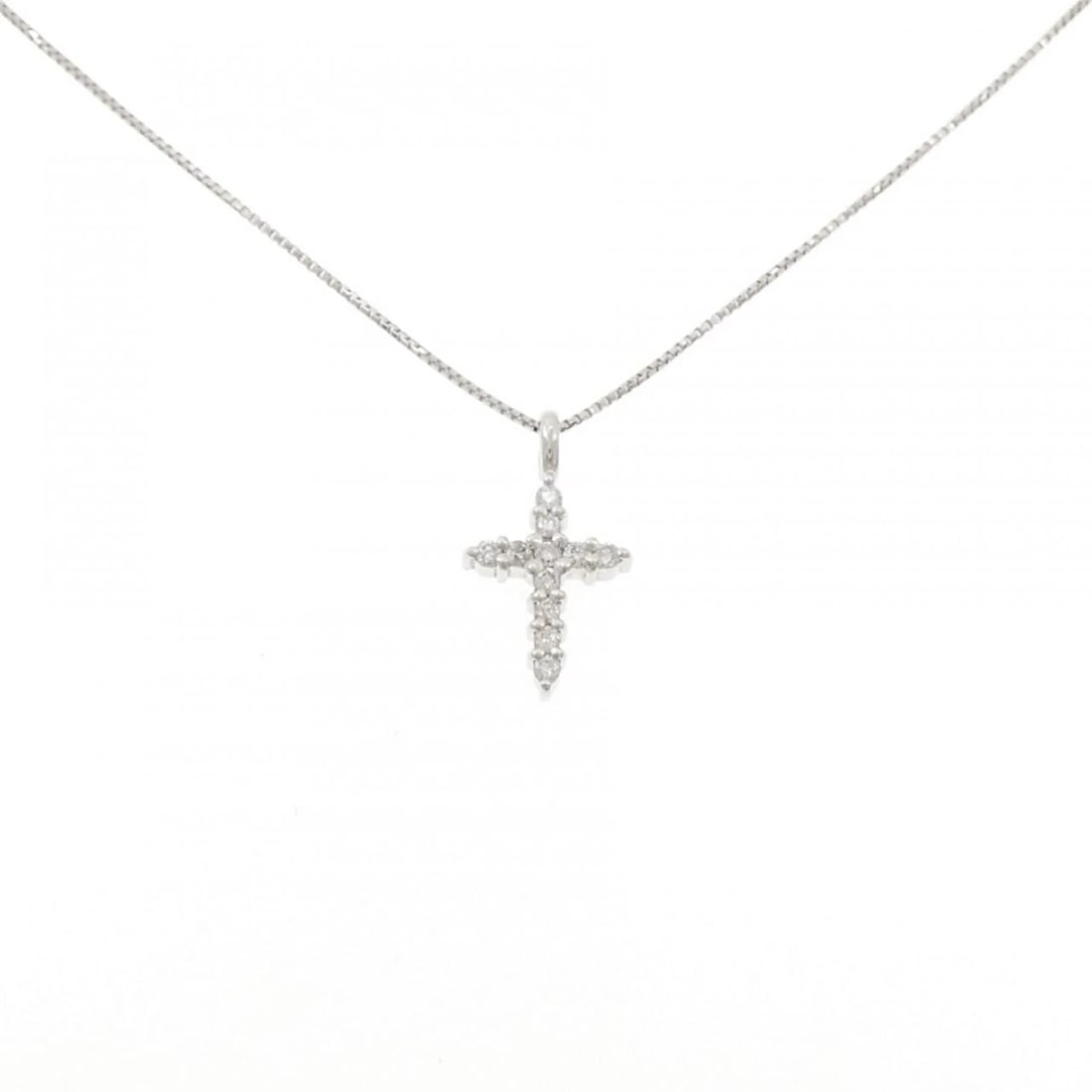 PT900/PT850 CROSS DIAMOND NECKLACE: PT900/PT850 Cross Diamond Necklace Brand: Unbranded Type/Style: Diamond Necklace Material: Platinum900/Platinum850, Main Stone Natural Color: PT Size: Length: 45cm Accessories: None Accessories