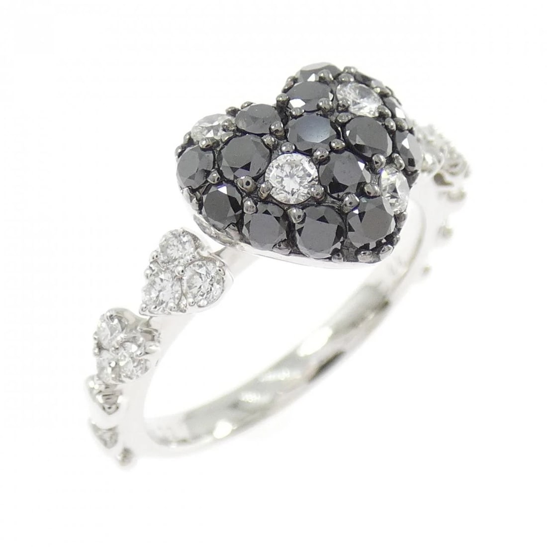 K18WG HEART DIAMOND RING: K18WG Heart Diamond Ring Brand: Unbranded Type/Style: Diamond Ring Material: K18 white gold, Main Stone Natural Color: WG Size: US5 3/4 Accessories: None Accessories Notice: When purchasing pre-owned