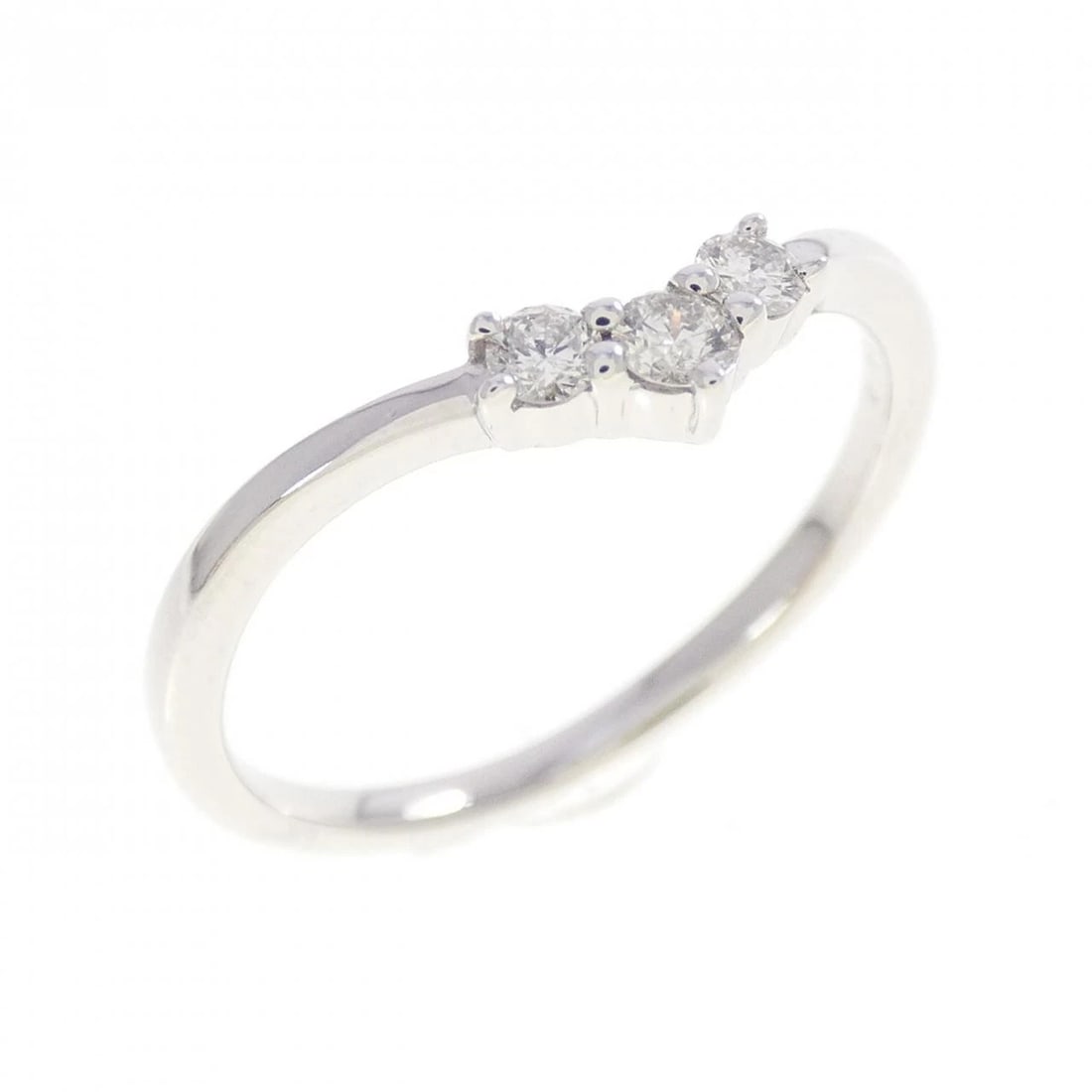 K18WG DIAMOND RING: K18WG Diamond Ring Brand: Unbranded Type/Style: Diamond Ring Material: K18 white gold, Main Stone Natural Color: WG Size: US5 3/4 Accessories: None Accessories Notice: When purchasing pre-owned