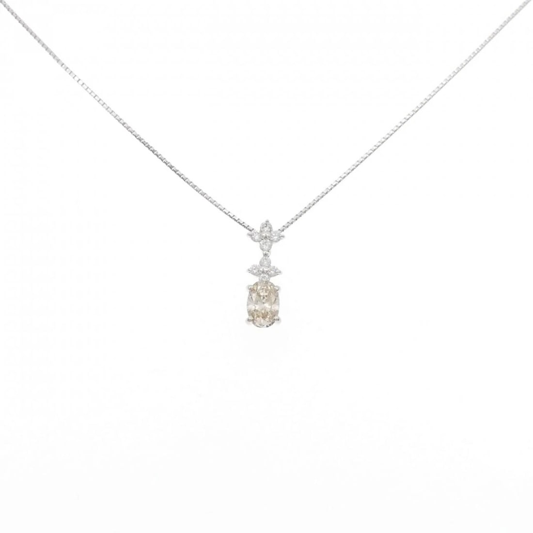 K18WG DIAMOND NECKLACE: K18WG Diamond Necklace Brand: Unbranded Type/Style: Diamond Necklace Material: K18 white gold, Main Stone Natural Color: WG Size: Length: 46cm Accessories: None Accessories Notice: When purchasing