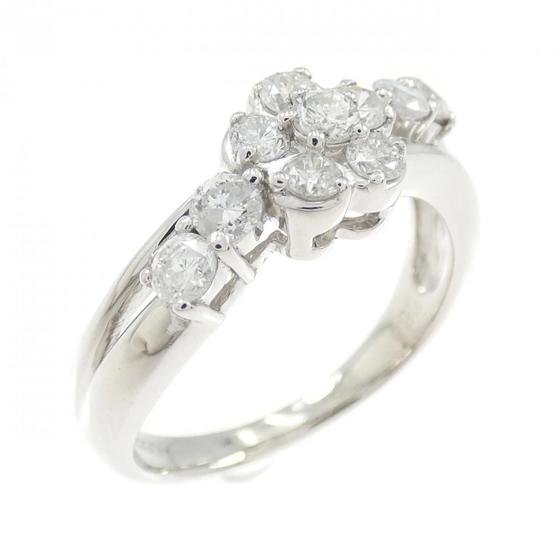 PT900 FLOWER DIAMOND RING: PT900 Flower Diamond Ring Brand: Unbranded Type/Style: Diamond Ring Material: Platinum900, Main Stone Natural Color: PT Size: US5 3/4 Accessories: None Accessories Notice: When purchasing pre-owned